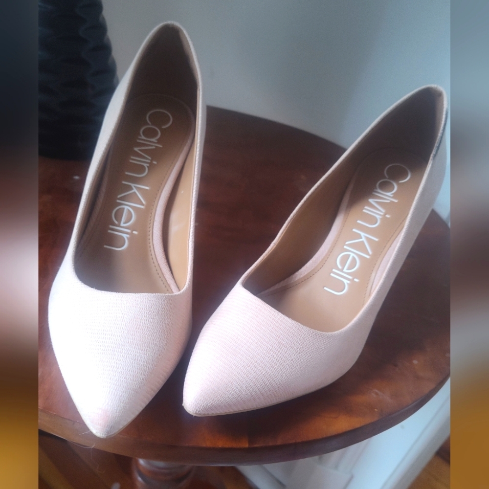 Calvin Klein Kamara nude textured fabric pointed toe pump